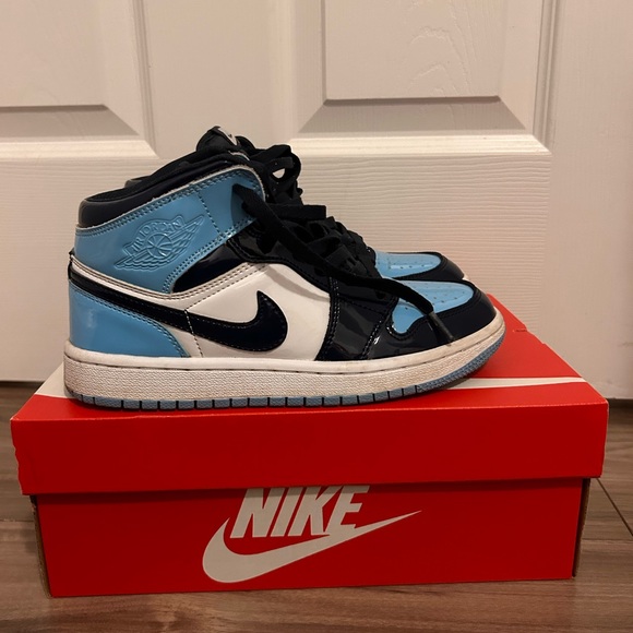 Mid Jordan 1 Retro OG UNC - Picture 2 of 7